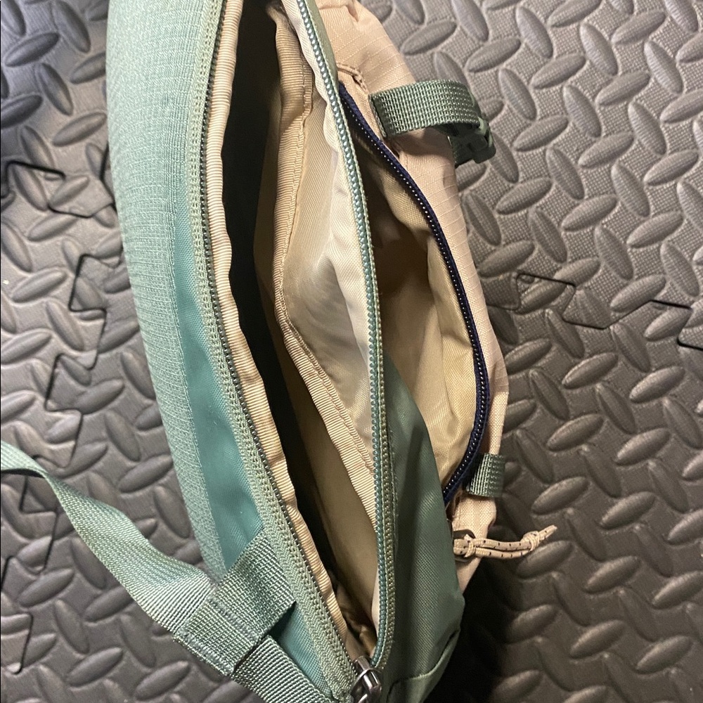 Patagonia Atom 8L Sling Bag - Picture 4 of 5